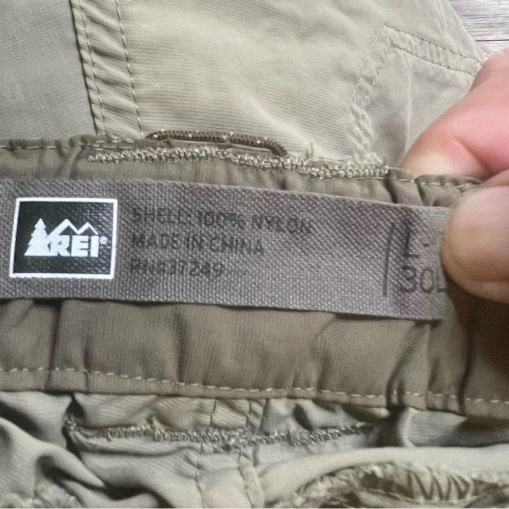 REI Army Green Khaki All Terrain Weatherproof Utility Pants‎ in Size Large x 30L - Picture 2 of 5